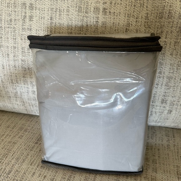 Light Grey Sheets - Picture 2 of 4